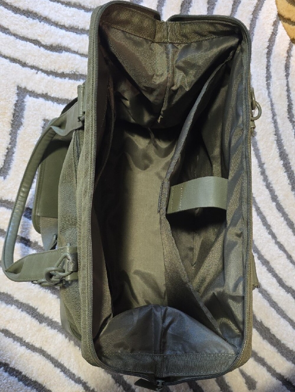 BEIS Mini Weekender Bag In Olive - Picture 7 of 9